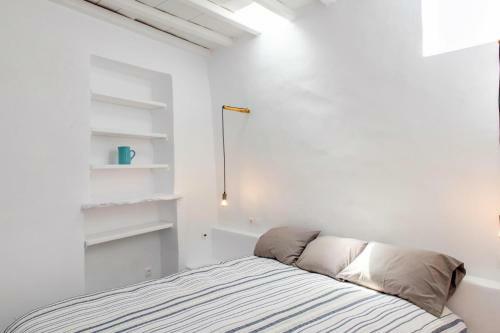 Triantaros Icon House