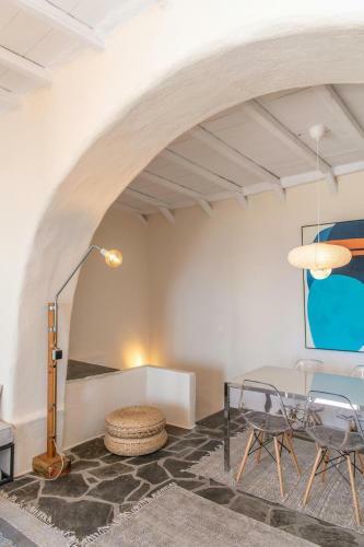 Triantaros Icon House