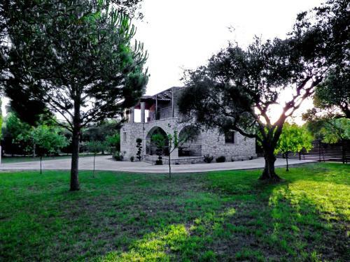Rouveli Villa With Private Garden And Barbeque