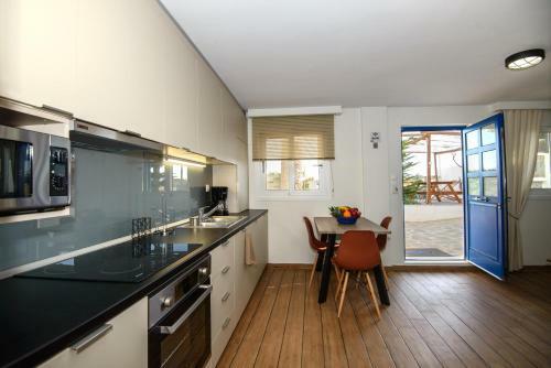 Deck2 Syros Premium Apartments