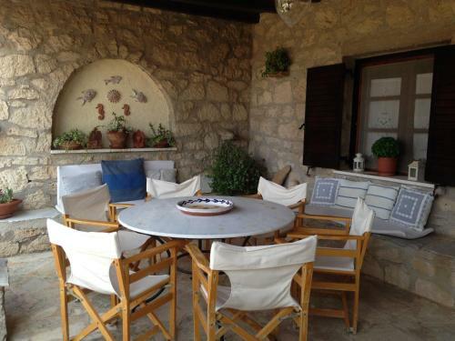 Aigina 3 Bedroom House By The Sea