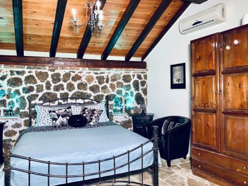 Ermones Emerald Villa