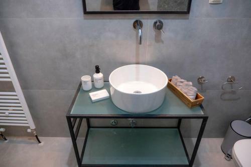 Apartamento 100% City Center + Backyard + Luxury Renovated !!!