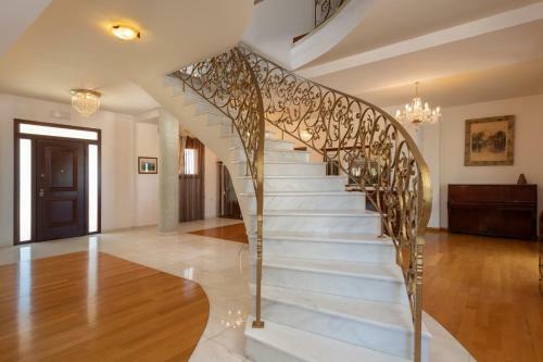 Villa 4 Seasons, Tangible Luxury On Your Vacation!
