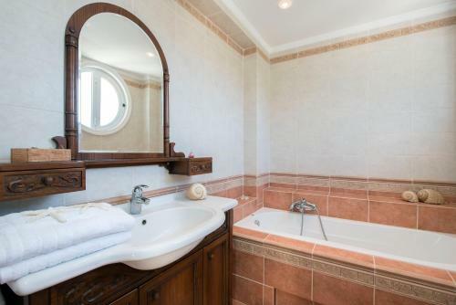 Exclusive Privet Villa In Viros