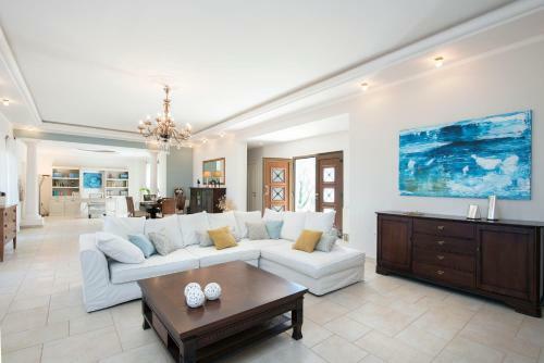 Exclusive Privet Villa In Viros