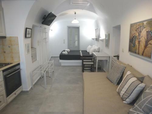 Yposkafo Suites - Studio - Santorini