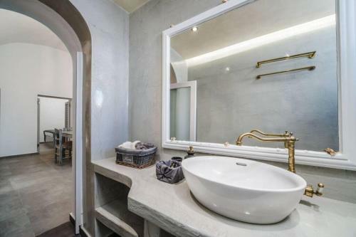Villa Brouzos - Traditional Maisonette & Sea View