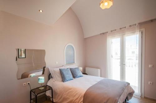 Veldi Art - Kamari Beach Apartment