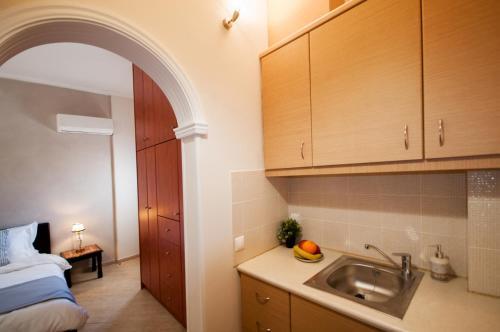 Veldi Art - Kamari Beach Apartment