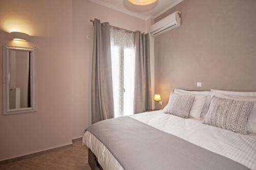 Veldi Art - Kamari Beach Apartment