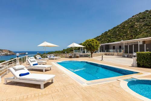 Promitheas Villa, Sea Side Resort!