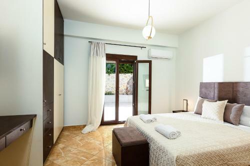 Promitheas Villa, Sea Side Resort!