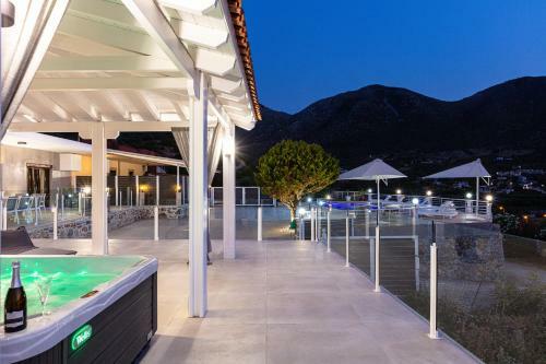 Promitheas Villa, Sea Side Resort!