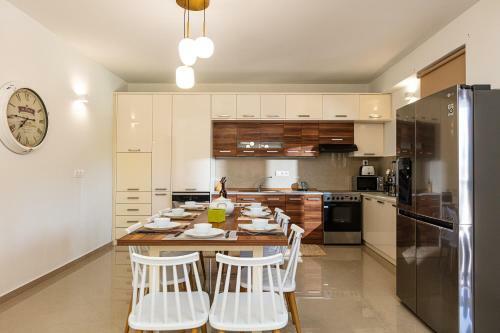 Promitheas Villa, Sea Side Resort!