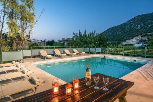 Villa Vlychada - Lux Home With Pool & Jacuzzi
