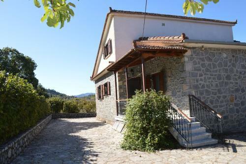 Villa Vytina With Garden And Bbq
