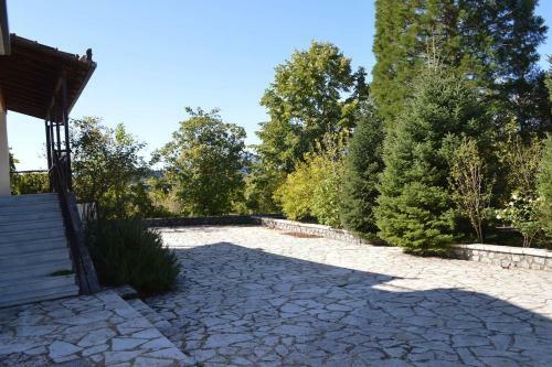 Villa Vytina With Garden And Bbq