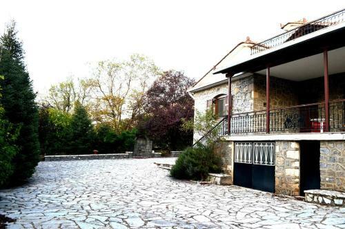 Villa Vytina With Garden And Bbq