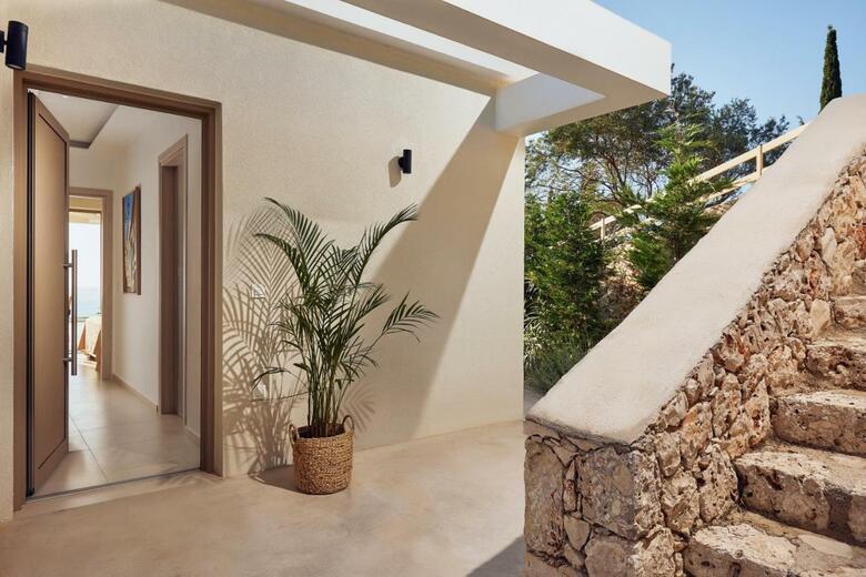Villa Thelxi's Suites - Brand New Seaview Suites!