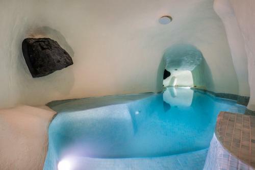 Villa Mystagoge Retreat With Subterranean Pool/jacuzzi