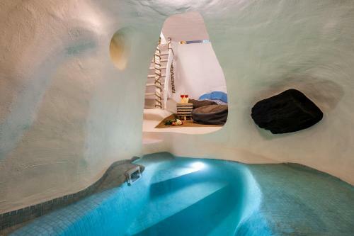 Villa Mystagoge Retreat With Subterranean Pool/jacuzzi