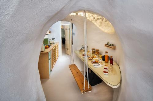 Villa Mystagoge Retreat With Subterranean Pool/jacuzzi