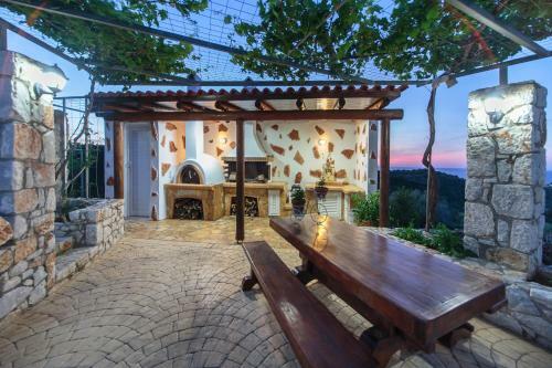 Christine House Platanias