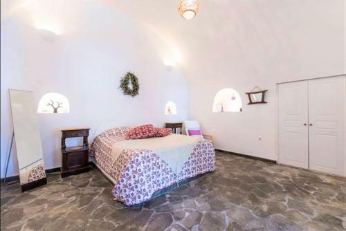 Bioclimatic Cave House Santorini