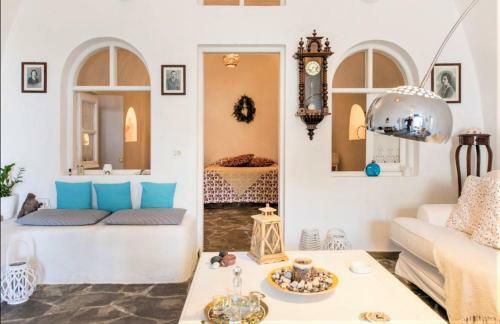Bioclimatic Cave House Santorini