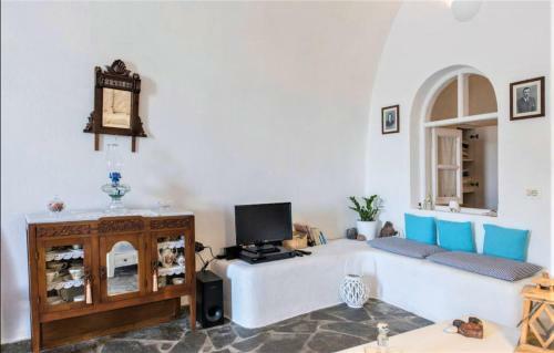 Bioclimatic Cave House Santorini