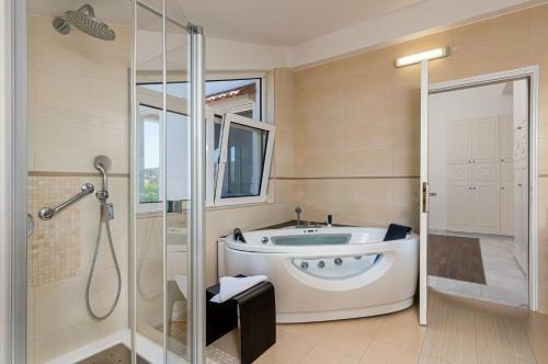 Giakoumakis Luxury-private Villa