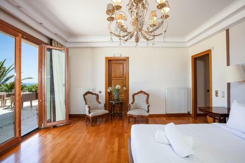 Palm Hill Villa, Royal Retreat!