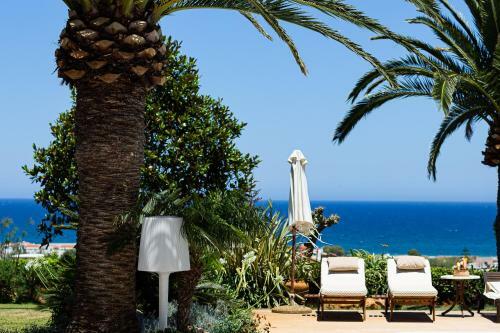 Palm Hill Villa, Royal Retreat!