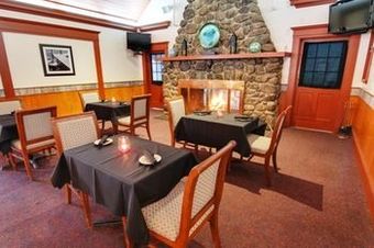 Hotel Seaport Inn And Marina