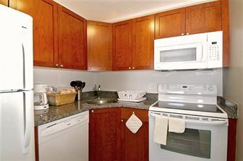 Crescent Suites Hotel
