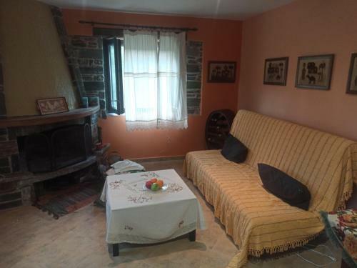 Apartamento Iris' Traditional Stone House