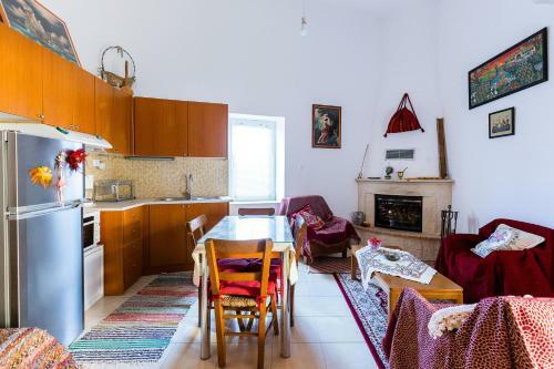Traditional House For 4ppl Close To Zaros Lake