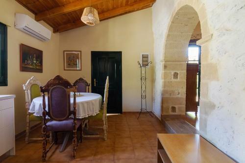 Roes Apartments - Avra