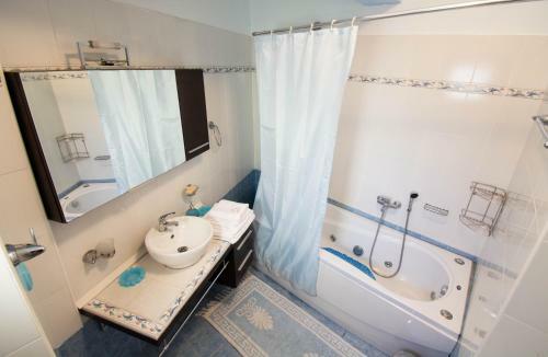 Hostal Traditional Guesthouse 4 Epoches