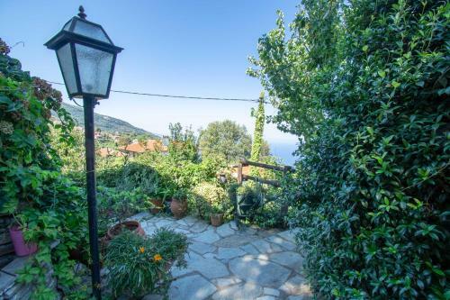 Hostal Traditional Guesthouse 4 Epoches