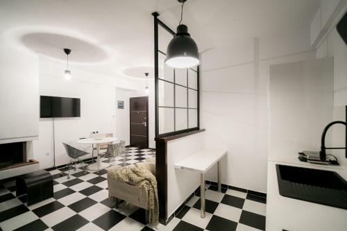 Fena Uptown Easy Living Apartment