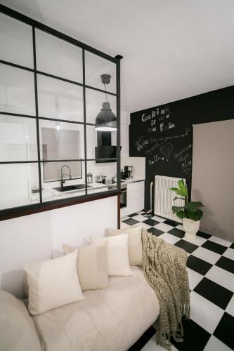 Fena Uptown Easy Living Apartment