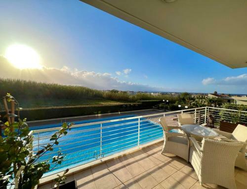 Acalli Poolfront Apartment