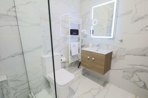 La Casa New Central Coastal Apartment & Jacuzzi