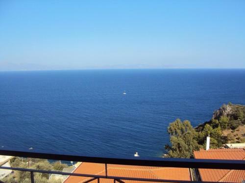 Sea And Sky Infinity Blue Apartment