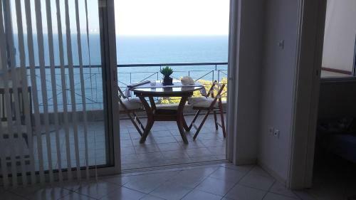 Sea And Sky Infinity Blue Apartment