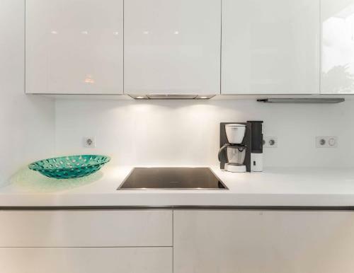 Brand New Stylish 3 Bdrm Apartment With Terrace