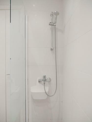 Central Terrace Modern Apartment