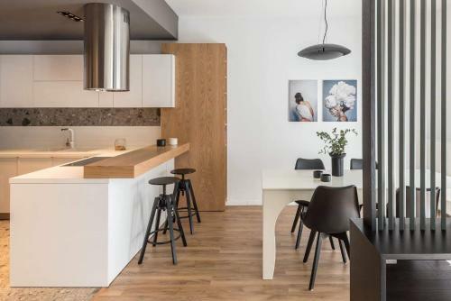 Central C&p Minimal Apartment